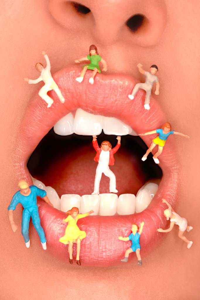 little figurines of men and women circled around a woman's open lips